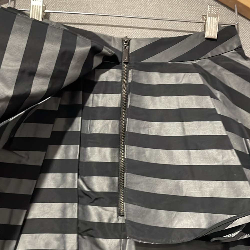 CUE High Waisted Ruffle Metal Grey & Black Skirt - AU8 - Picture 5 of 8
